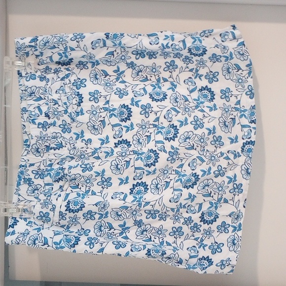 Floral Blue and White Skort. - Picture 6 of 6